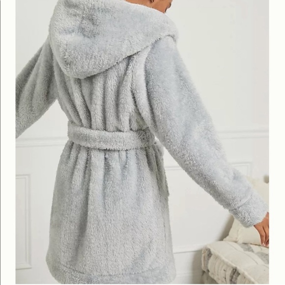 Extremely Soft & Cuddle Pretty Light_Grey Robe with Hoodie & Belt “Wake Up” - Picture 8 of 15